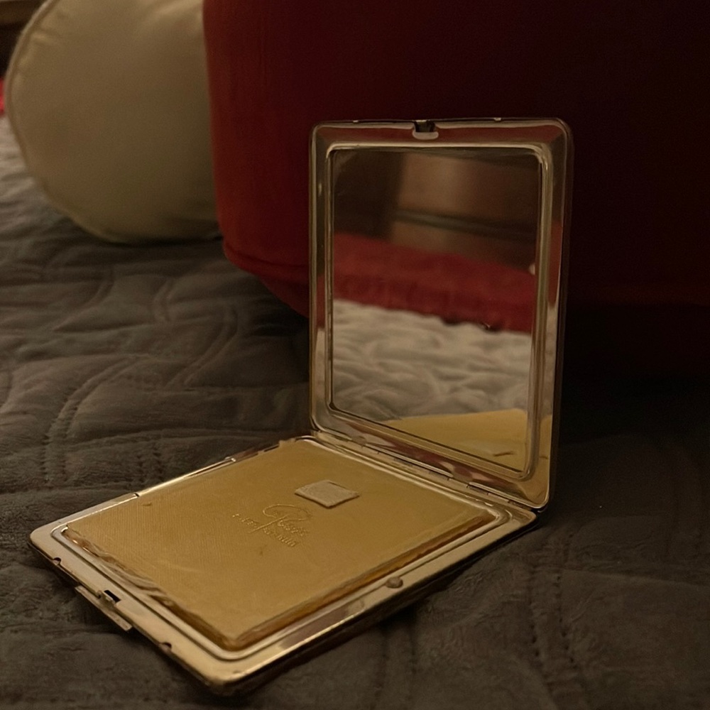 Rex Fifth Avenue ladies powder compact 1950s